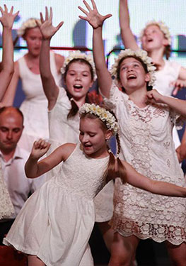 Children's Choir "Alye Parusa" (Russia)