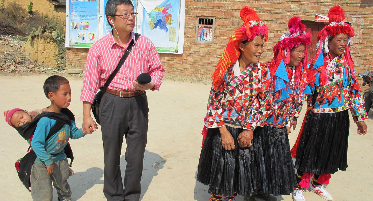 Liu Xiao-Geng collecting folk songs © Liu Xiao-Geng