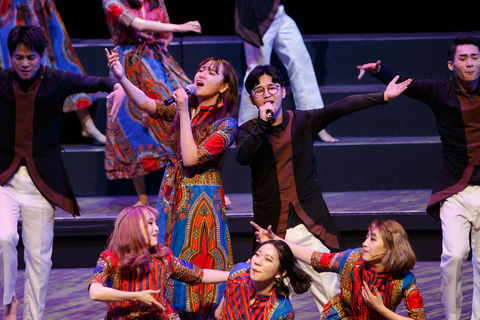 Show Choir Harmony, Republic of Korea © Nolte Photography