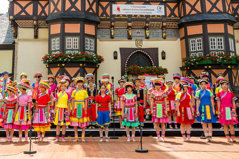 Chinese choir performing in Wernigerode © INTERKULTUR