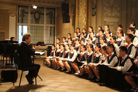 Yang Hongnian holds Workshop in Riga (2014) © Roger Schmidt
