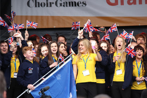 Barnsley Youth Choir auf der Bühne bei der Preisverleihung
