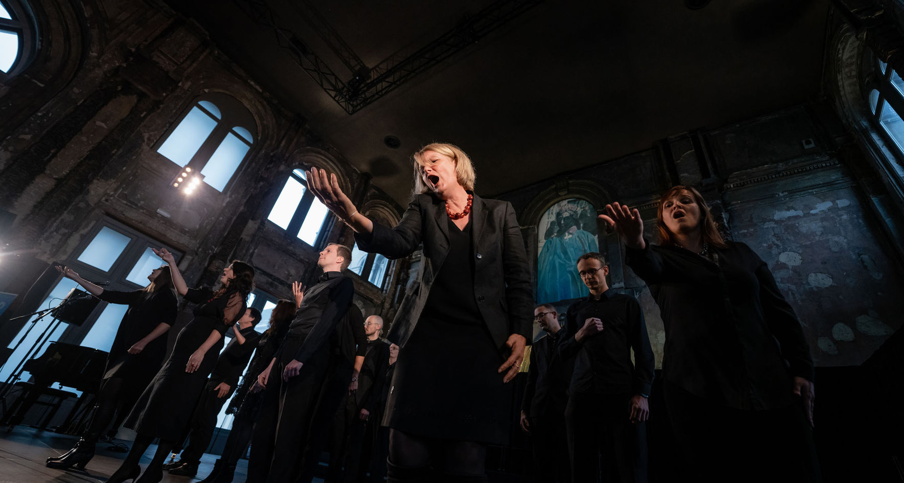 Choir performing on stage © Jonas Persson