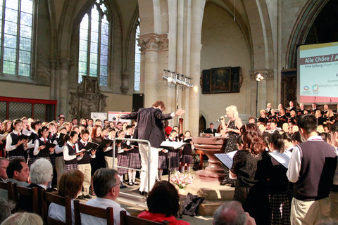 Conductor and choirs performing in Concert for Peace “Power of the Dream”