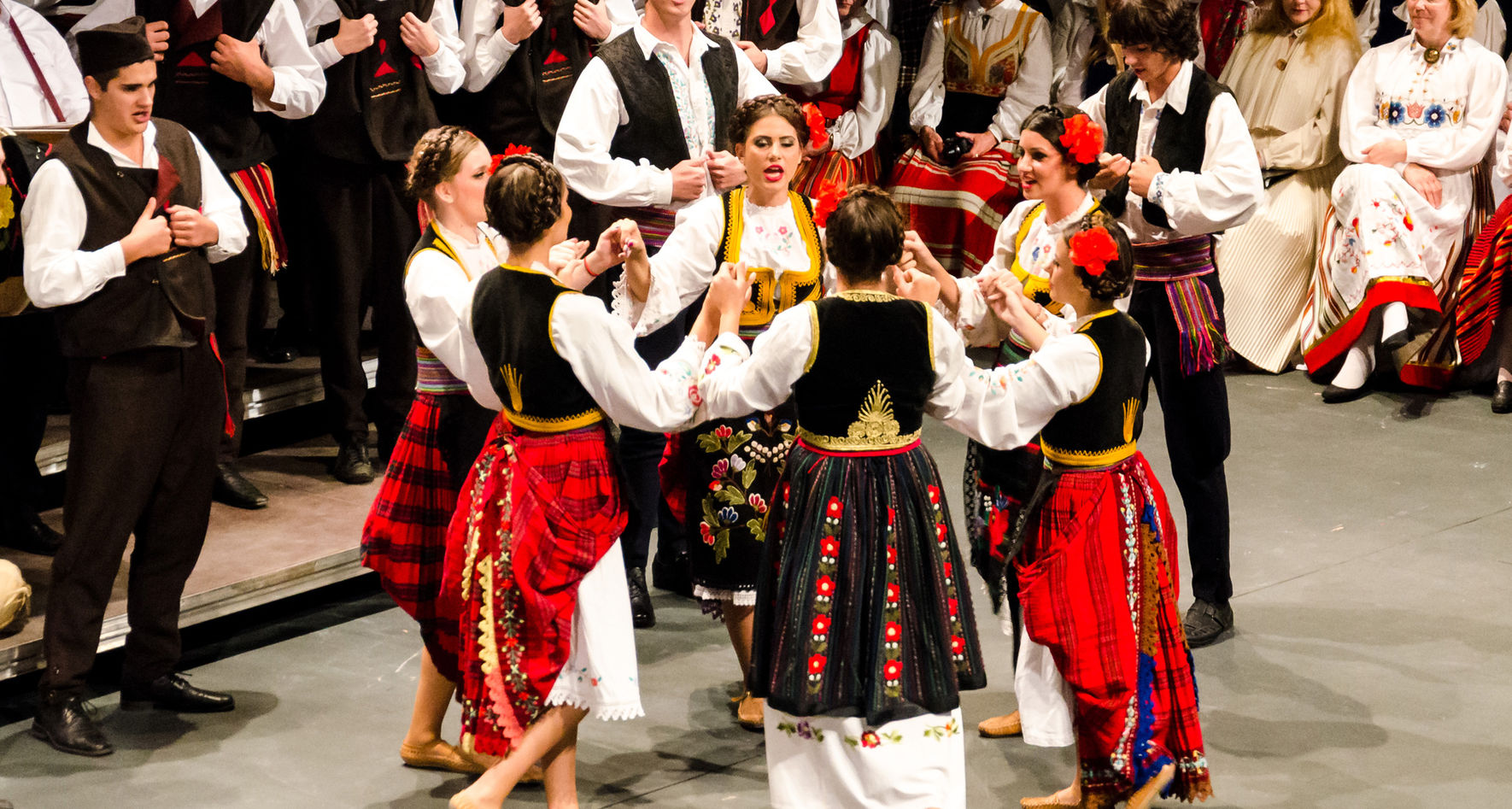 Singing and dancing singers © INTERKULTUR