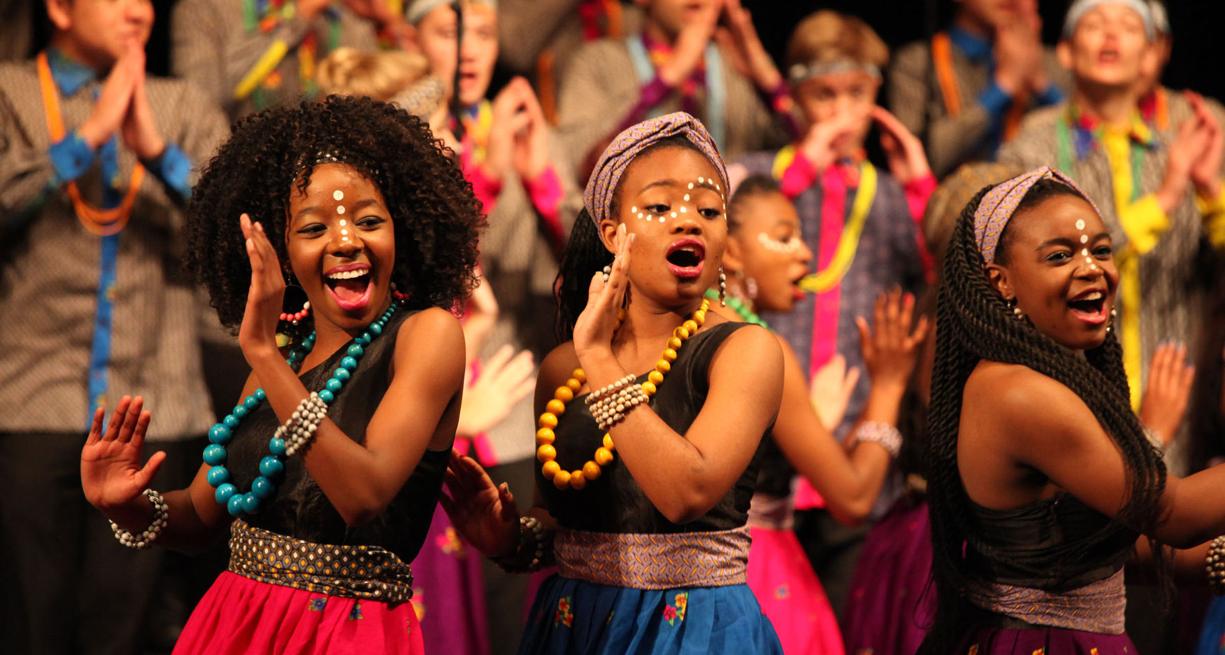Singers from South Africa on stage © Studi43