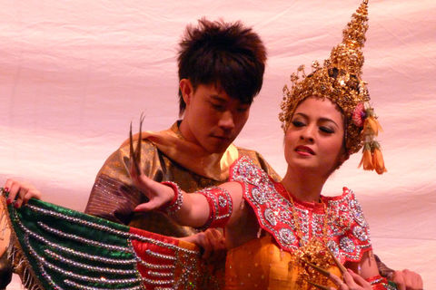 Traditional Thai performance © Capture Cincinnati