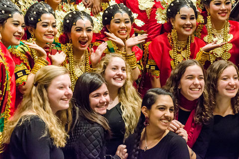 Intercultural exchange at Sing'n'Joy Princeton 2017 © INTERKULTUR