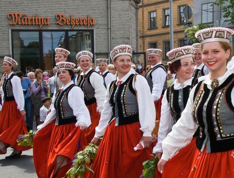 Latvian girls parading in traditional costumes ©Riga City Council