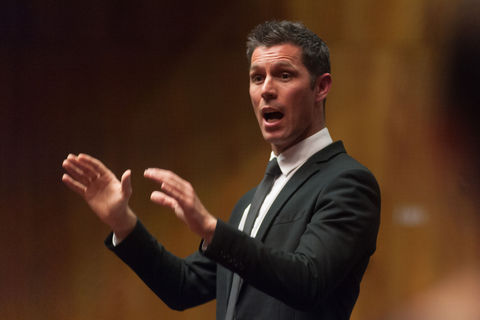 Michael Barrett conducting © Michael Barrett