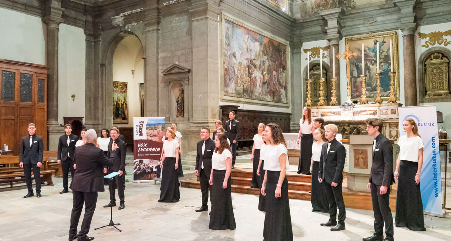 South Denmark Female Choir performing at the Opening Concert in Lucca © INTERKULTUR