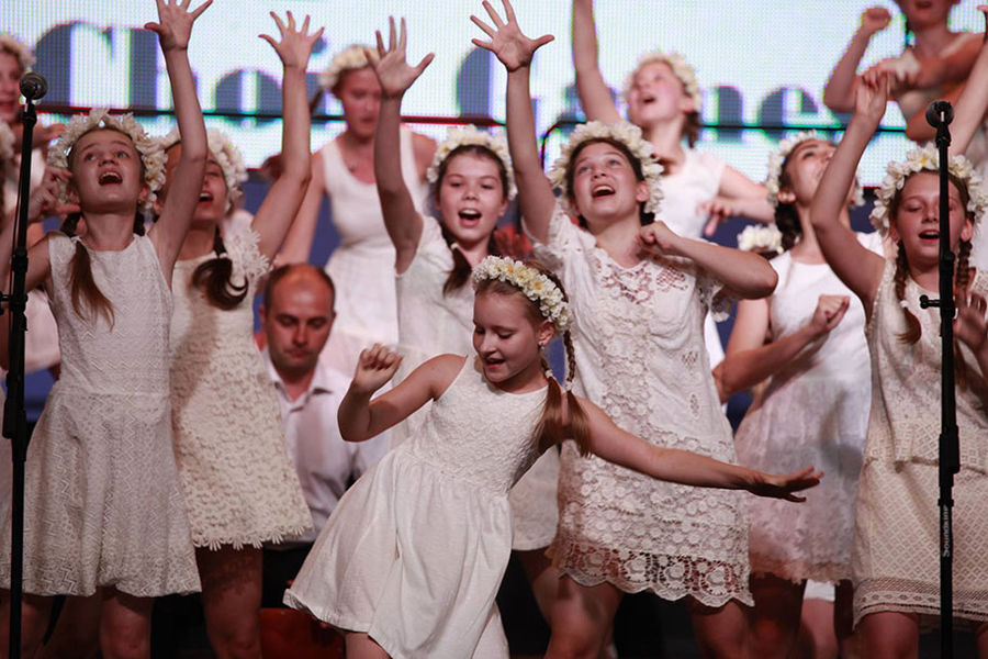 Children's Choir "Alye Parusa" (Russia)