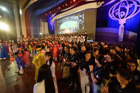 Festival Choir in Hoi An © Irvinne Redor