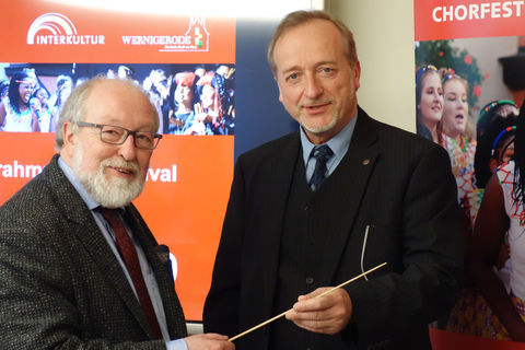 Former Artistic Director Prof. Eisenbeiß with new Artistic Director Peter Habermann (r.) © INTERKULTUR
