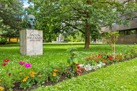 Anton Bruckner statue © INTERKULTUR