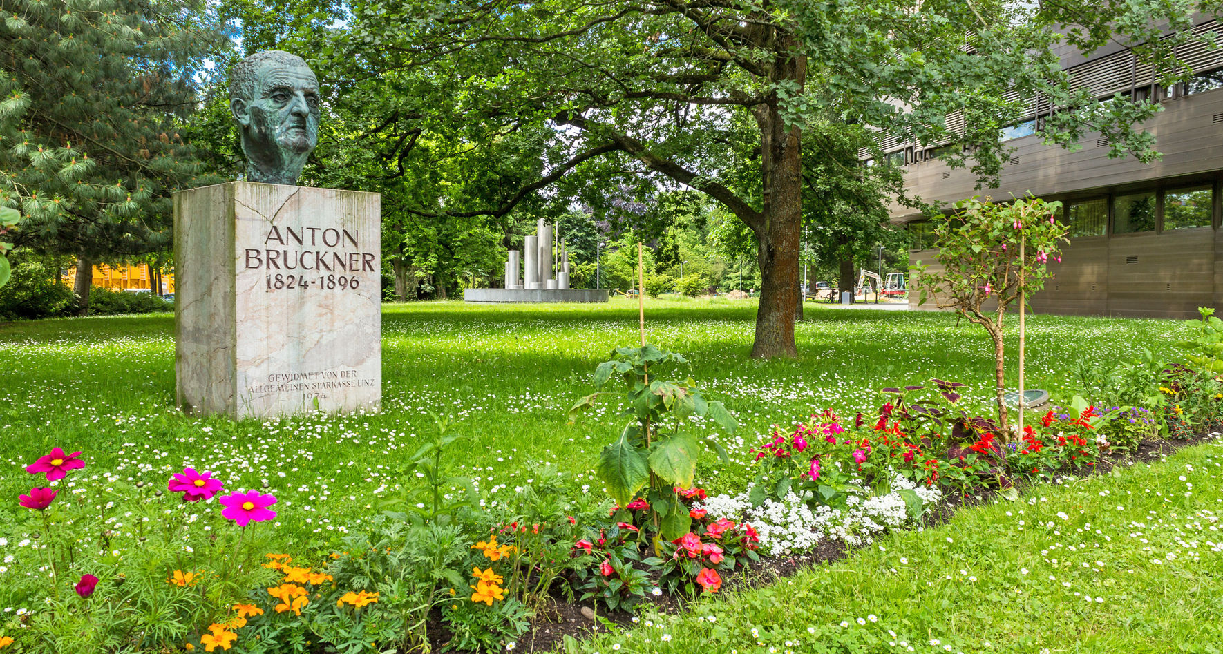 Anton Bruckner statue © INTERKULTUR