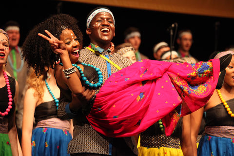 Choir from South Africa on stage ©Studi43