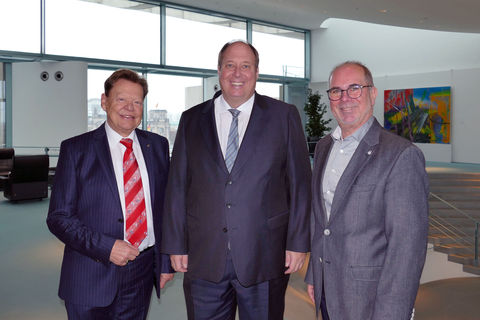 Dr. Helge Braun with Günter Titsch (l.) and Roger Schmidt (r.)