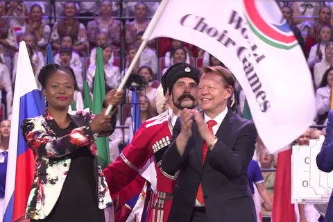 Handover of World Choir Games flag © INTERKULTUR