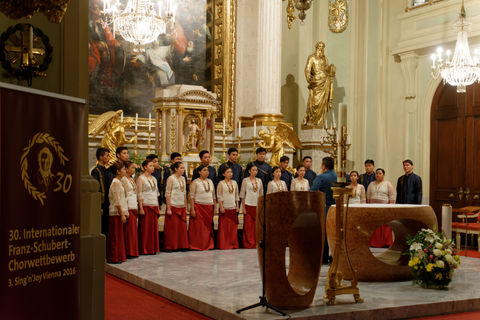 Regina Coeli Choir from Philippines performing in the Friendship Concert in Vienna ©INTERKULTUR