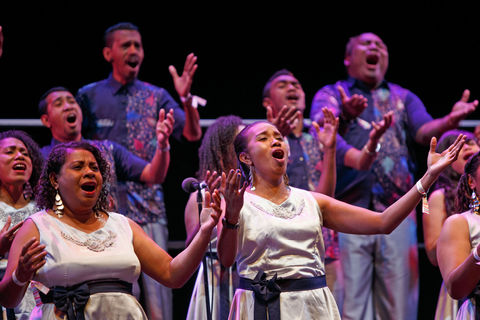 Choir singing a spiritual song on stage © Studi43