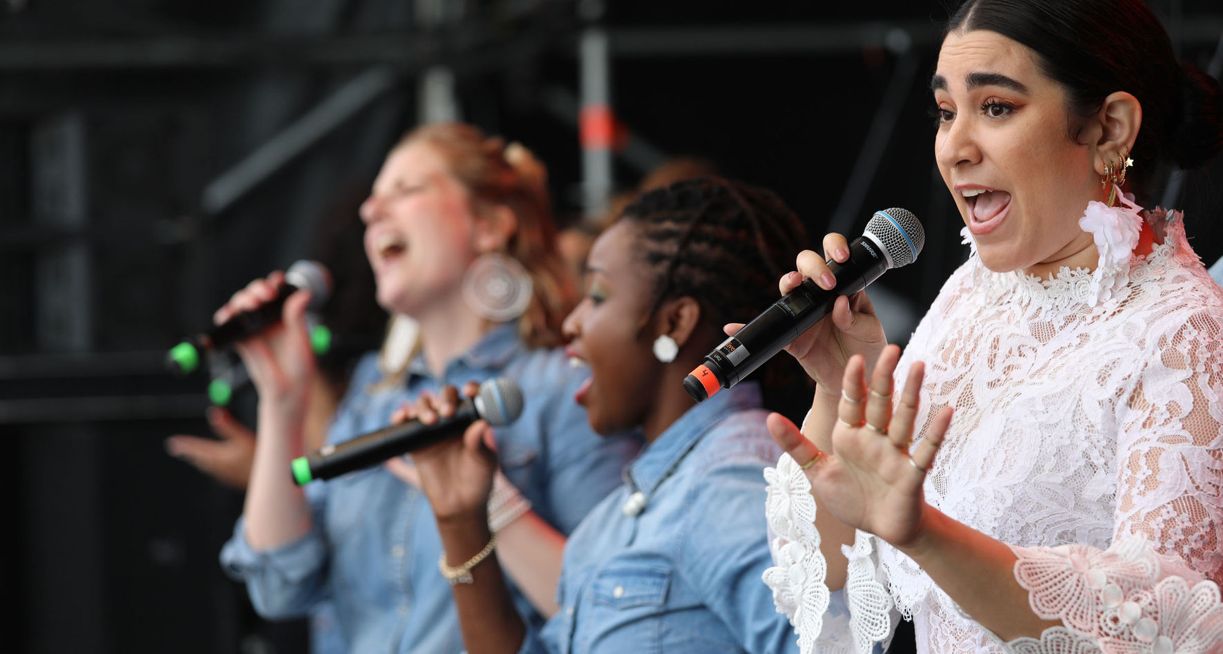 Singers performing at Friendship Concert © Studi43 