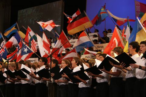 Choir sings at the WCG