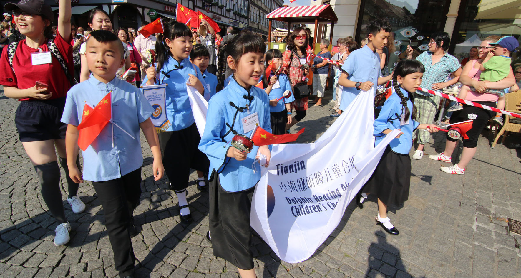 Tianjin Dolphin Hearing Disabled Children’s Choir © Matthias Bein