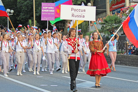 Parade of Nations through Sochi © INTERKULTUR