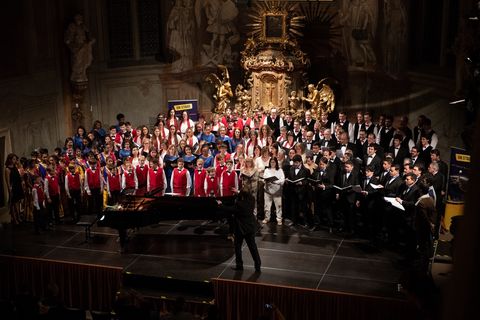 On Stage in Prague © INTERKULTUR/Radek Hensley