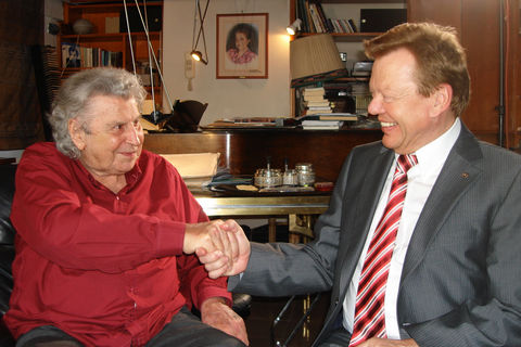 Günter Titsch meets Mikis Theodorakis in Athen (2007)