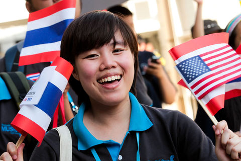 Singer from Thailand waving flags © Dan Ledbetter