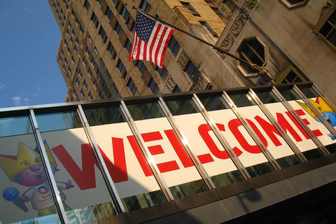 Welcome sign in Cincinnati © Irvinne Redor