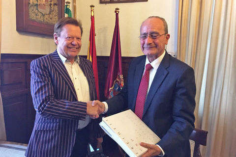 Günter Titsch meets the mayor of the city of Málaga