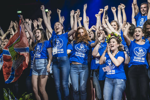 Choir cheering at Awards Ceremony © Jonas Persson