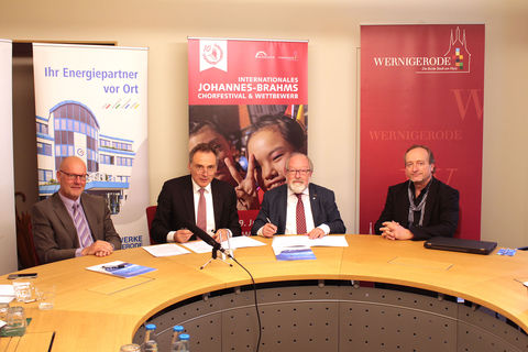 Contract signing in Wernigerode (f.l.) S. Meinecke, P. Gaffert, R. Eisenbeiß, P. Habermann © Stadt Wernigerode