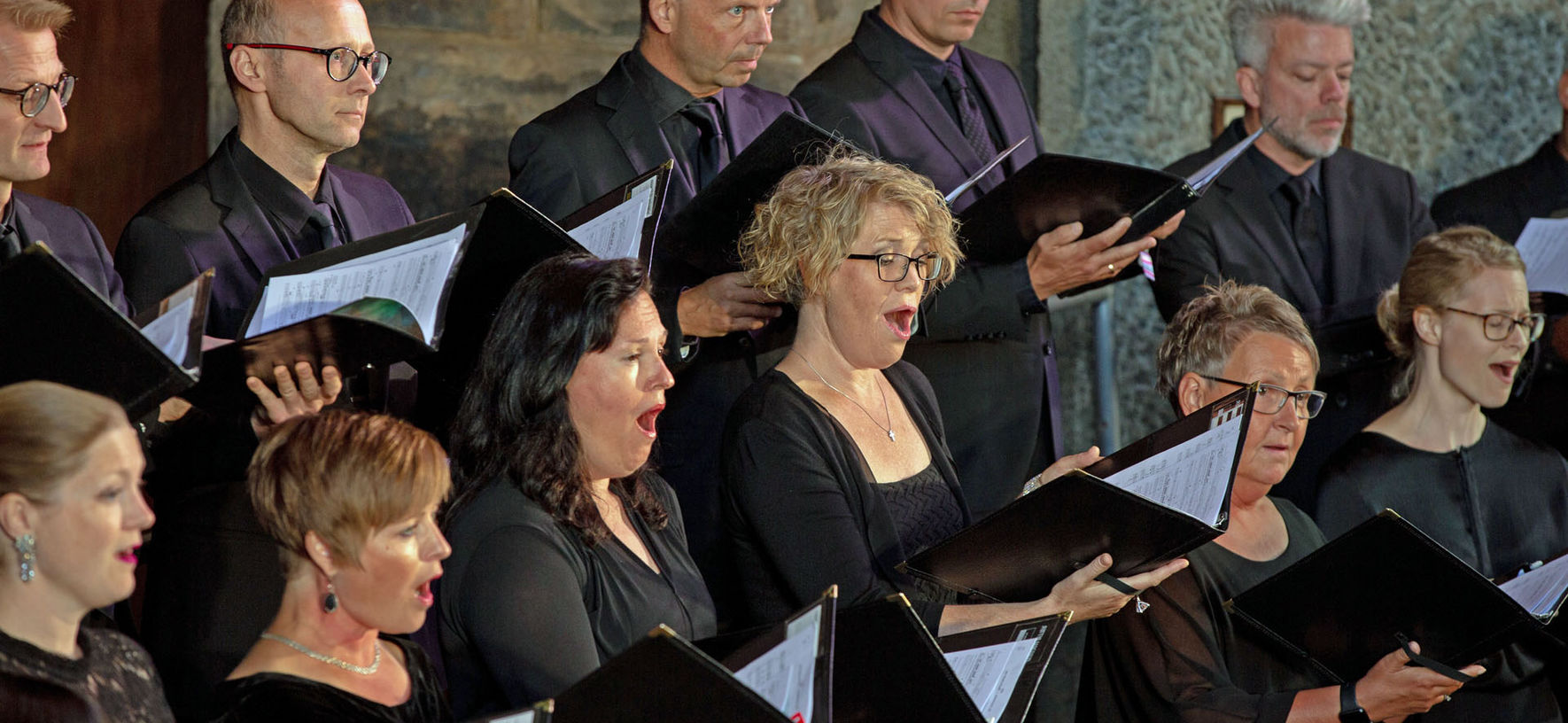Choir singing in a church © Nolte Photography