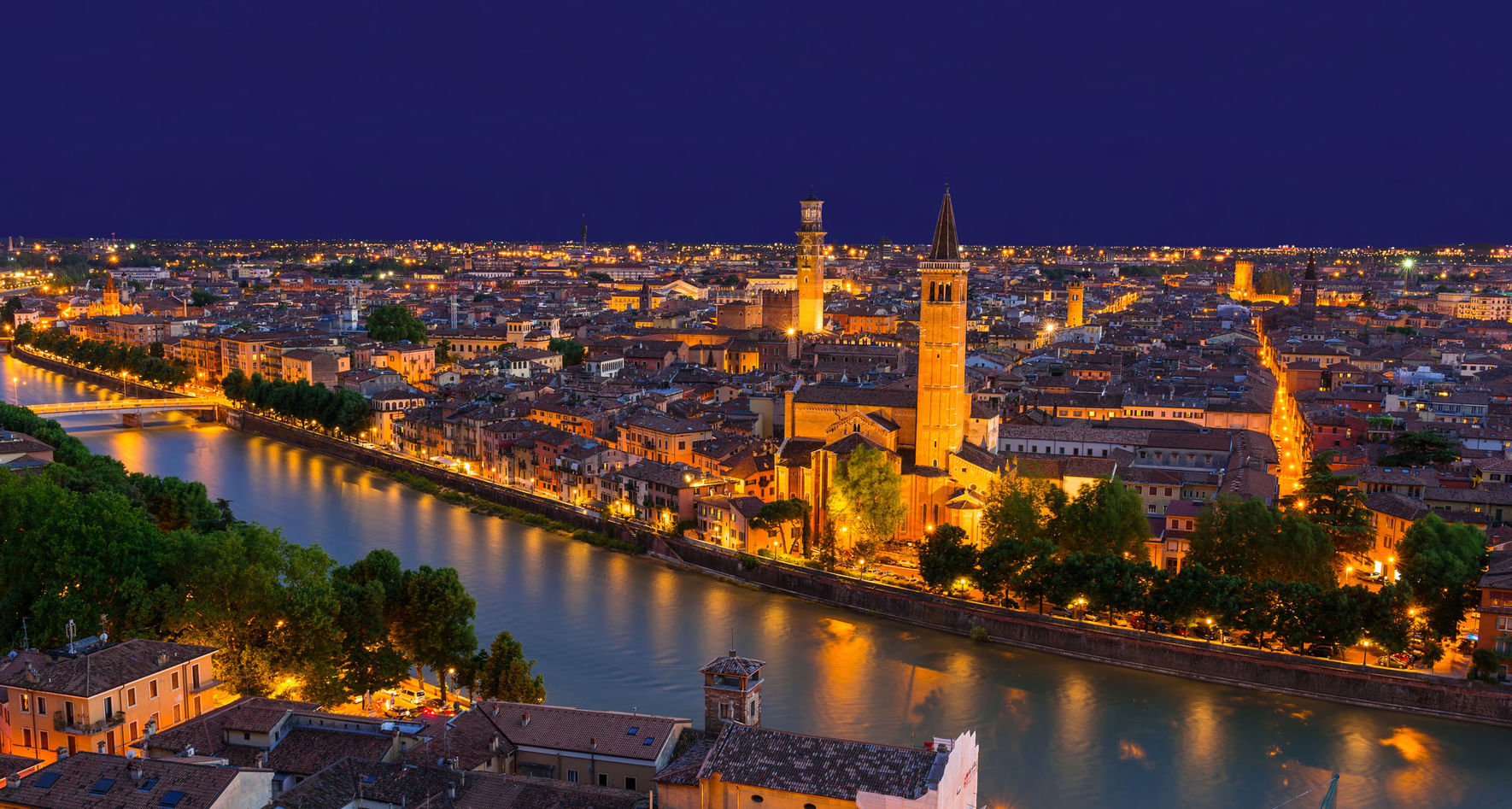 Verona by night © Fotolia